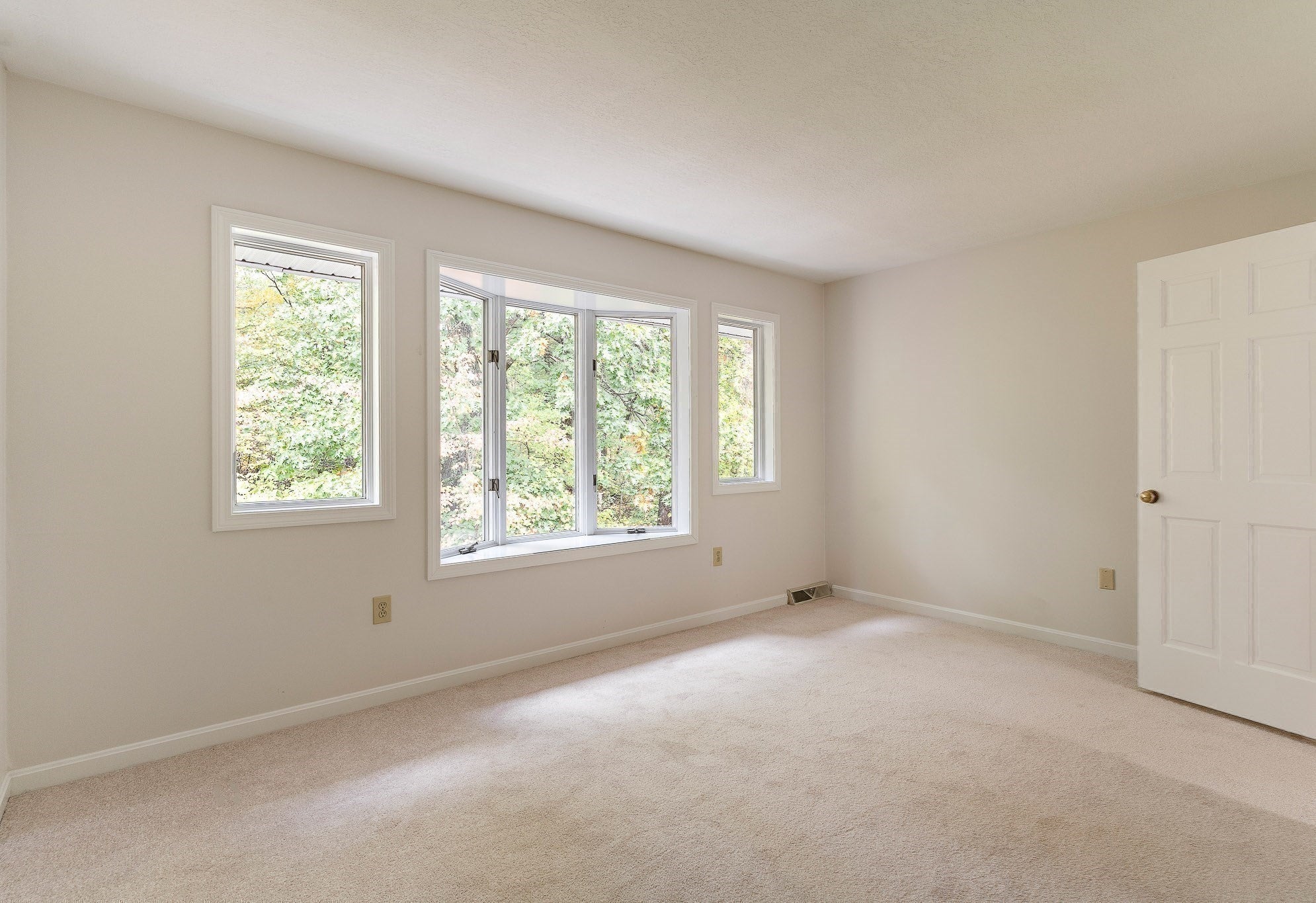 1005 Sherwood Forest Lane #1005, Saugus, MA Photo #14