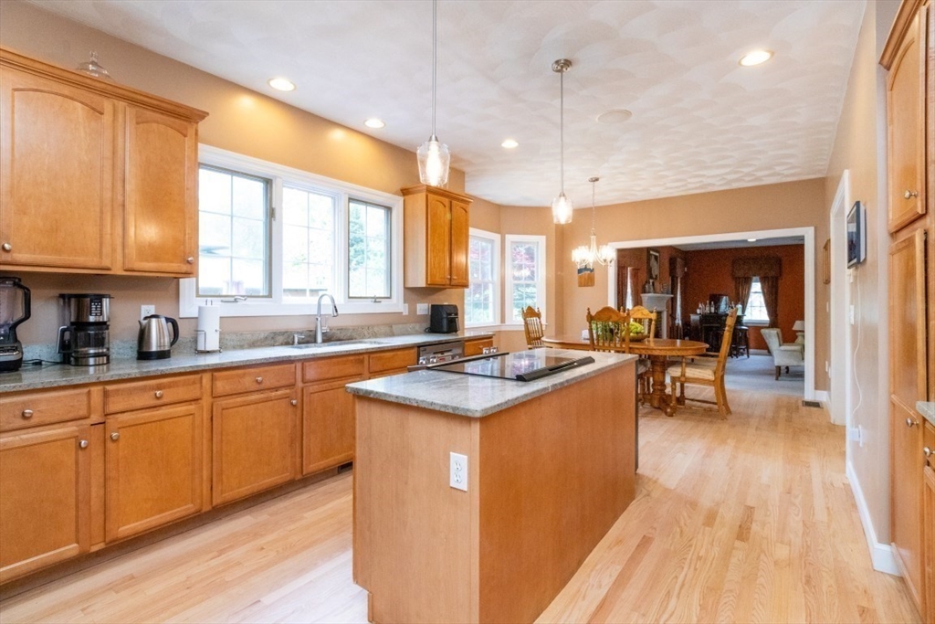 2 Macintyre Dr, North Reading, MA Photo #7
