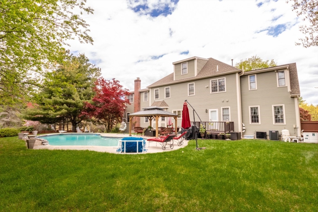 2 Macintyre Dr, North Reading, MA Photo #3