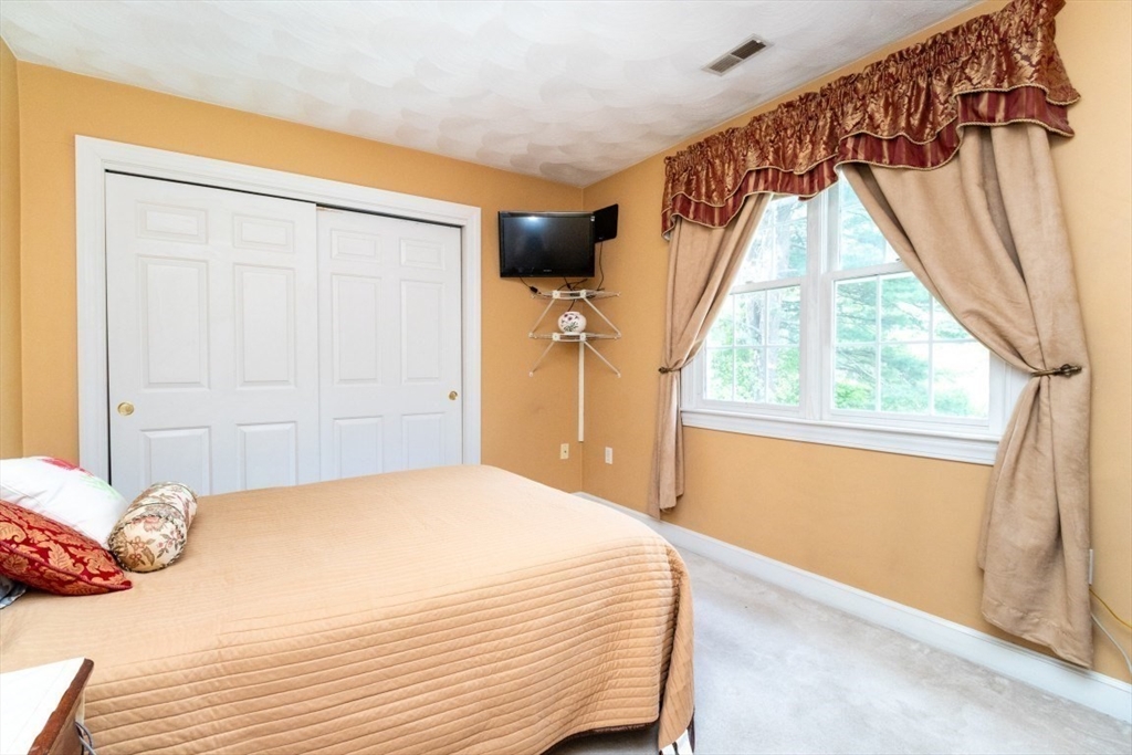 2 Macintyre Dr, North Reading, MA Photo #22