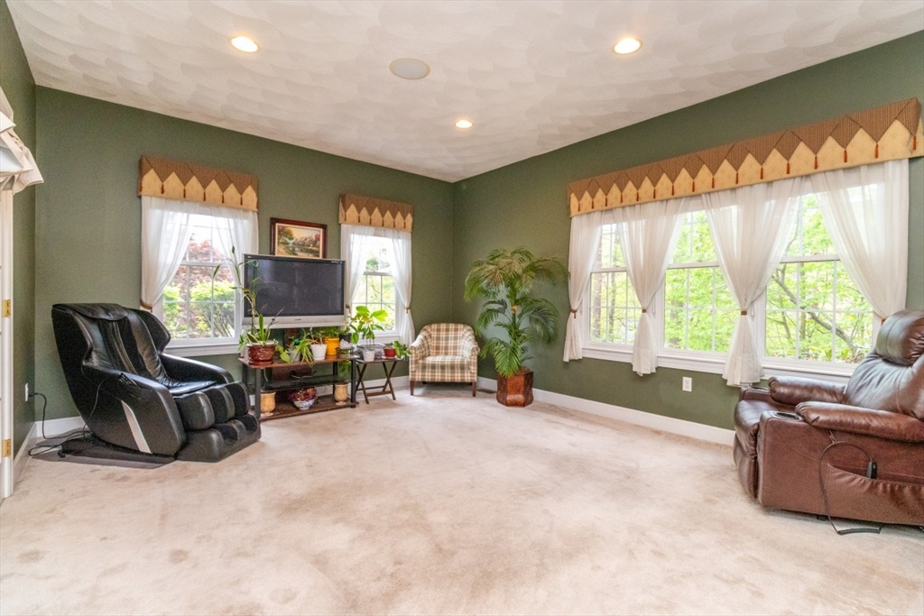 2 Macintyre Dr, North Reading, MA Photo #13