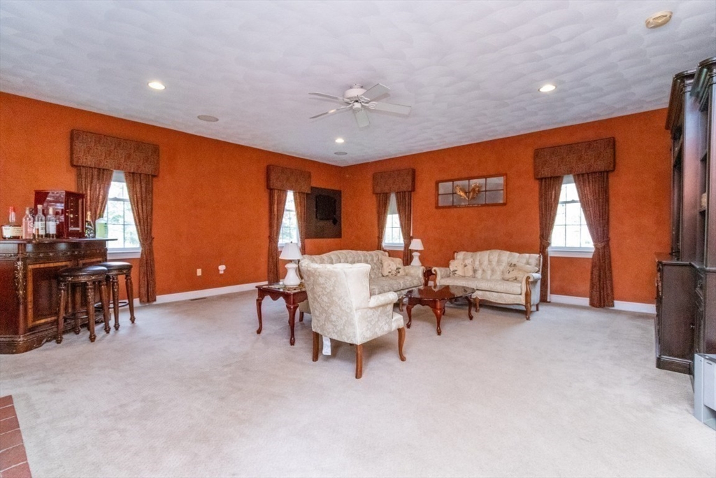 2 Macintyre Dr, North Reading, MA Photo #11