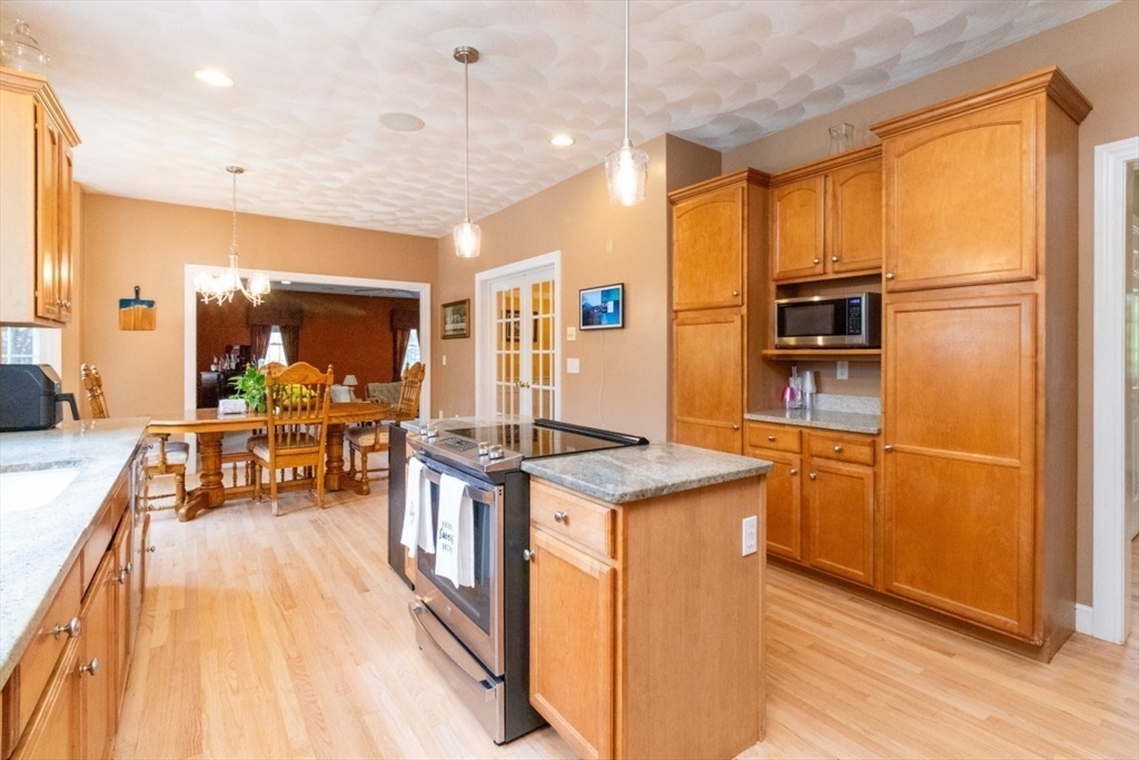2 Macintyre Dr, North Reading, MA Photo #6
