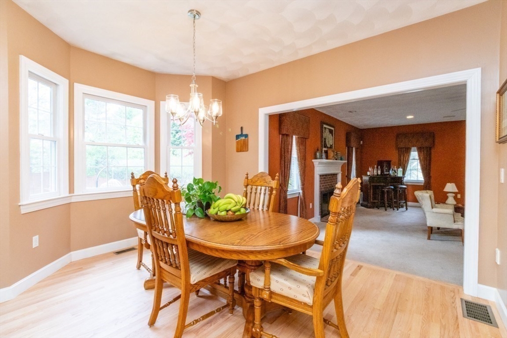 2 Macintyre Dr, North Reading, MA Photo #10
