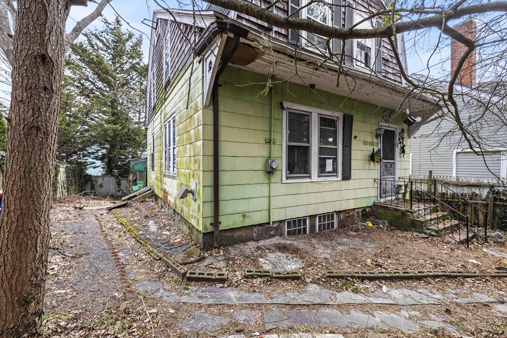106 7th St