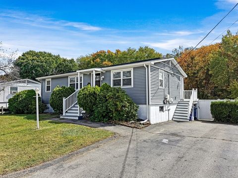 41 Pembroke Dr Lawrence MA 01843