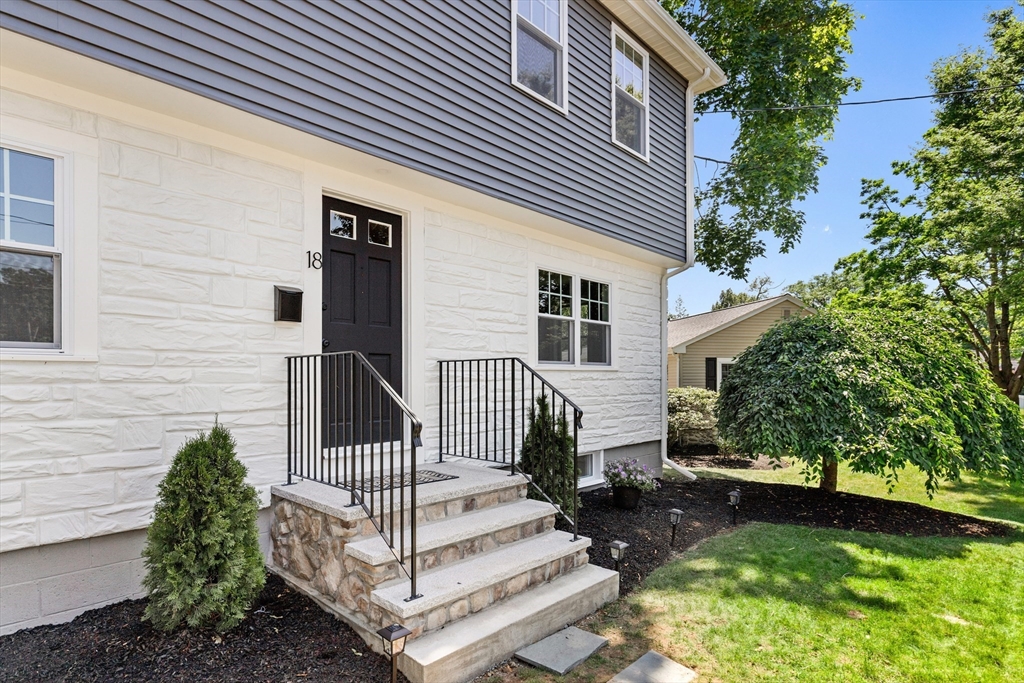 18 Muriel Ave