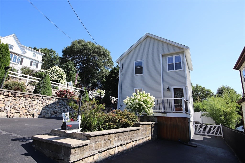 27 Overlea Avenue