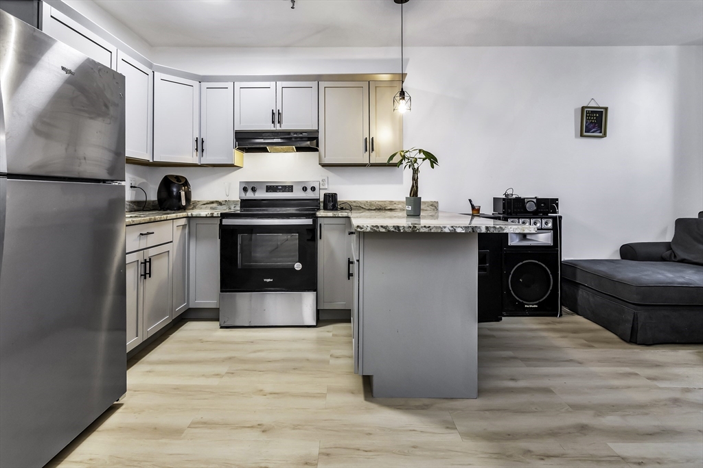 46 Amesbury St 2B