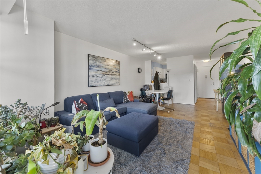 151 Tremont St 19T