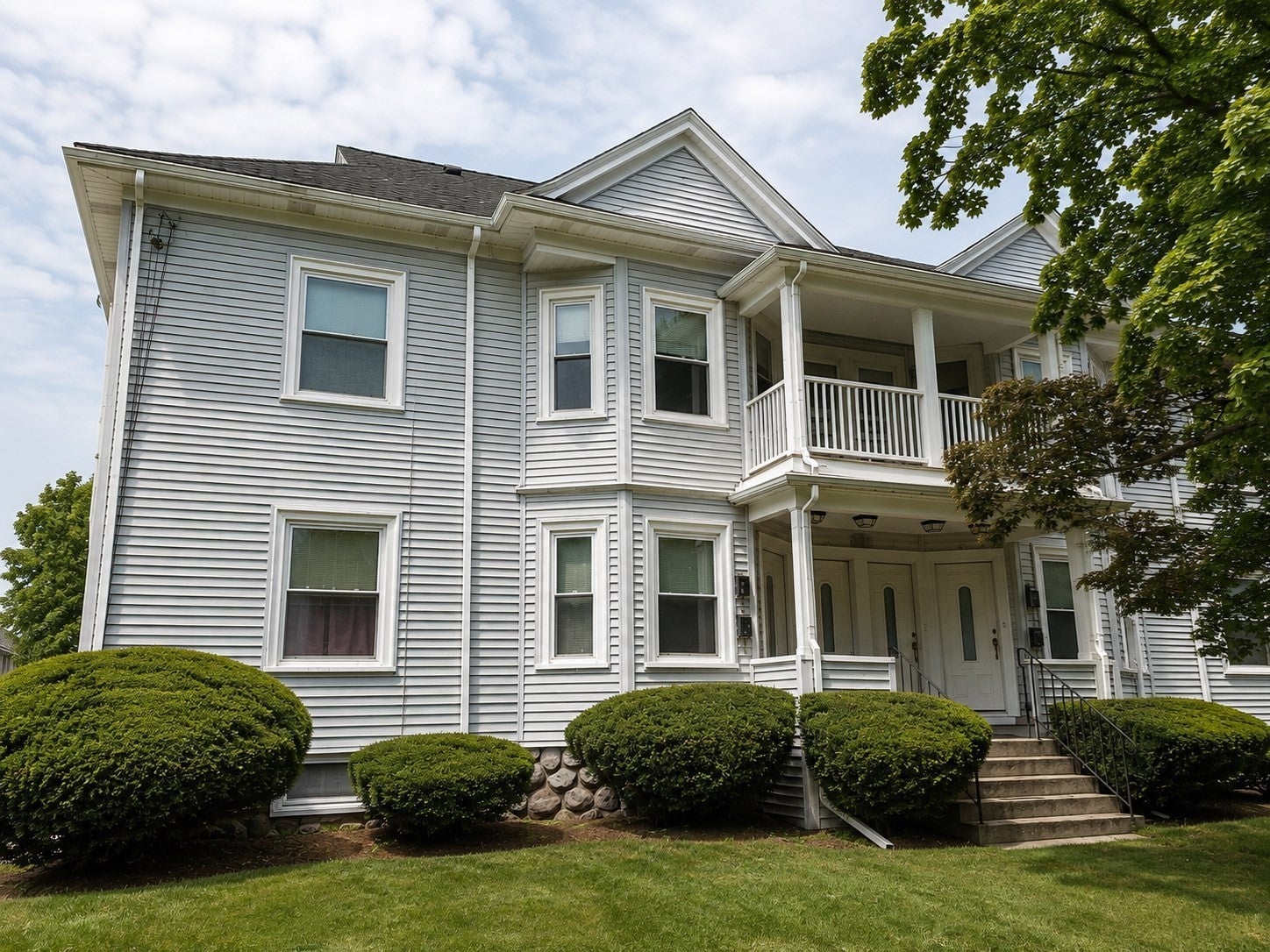 215 Ash St