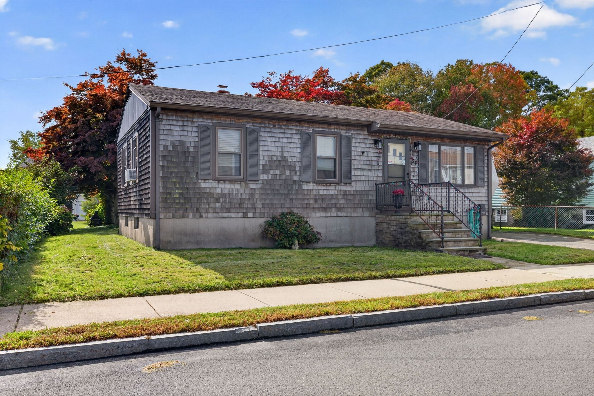 24 Mccabe St, Dartmouth, MA Photo #1