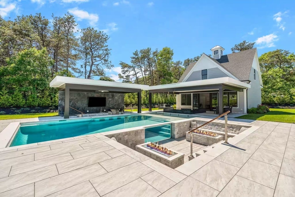 Photo of 171 Searsville Rd, Dennis, MA