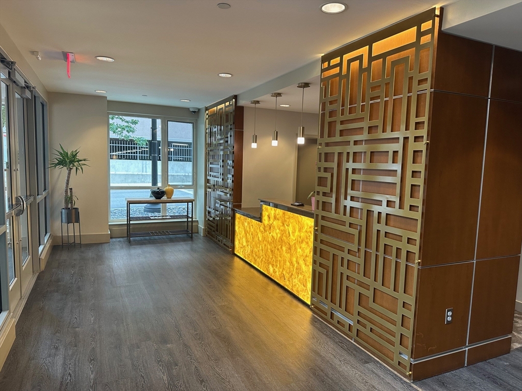 100 Station Lndg 702