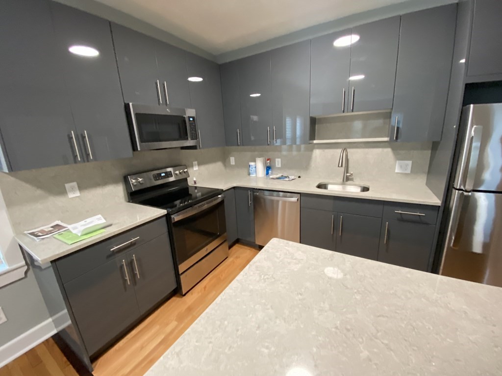 3 Englewood Avenue 10