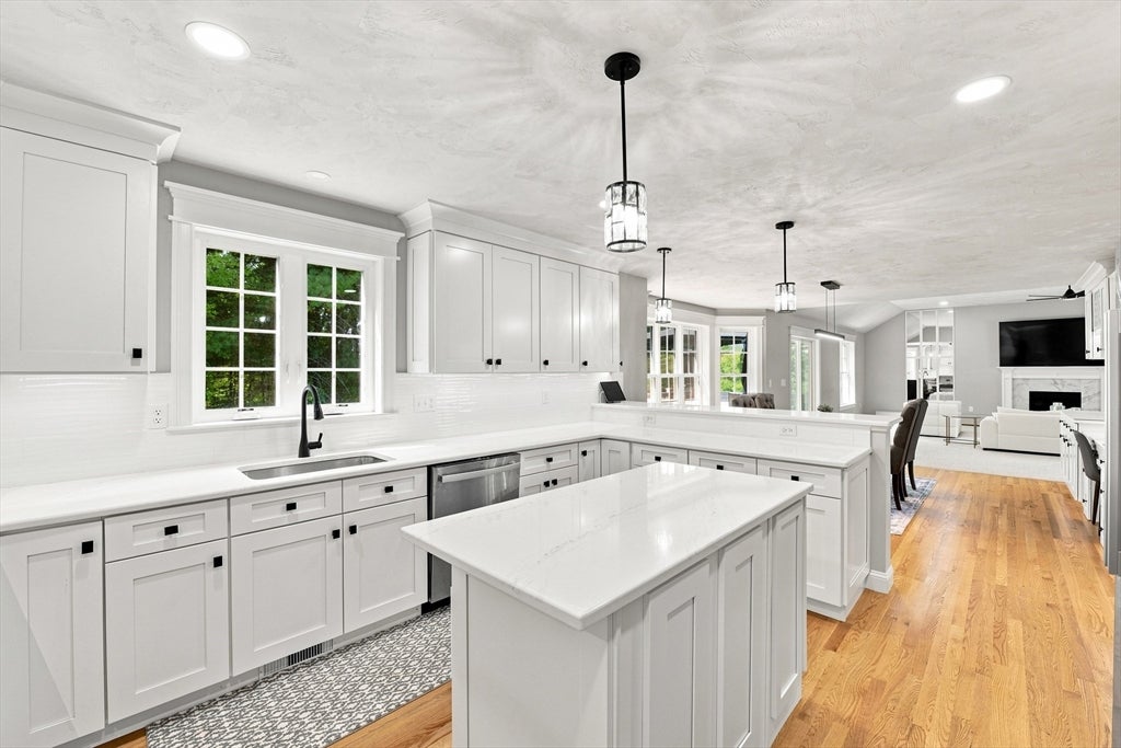 25 Greenbriar Dr, Shrewsbury, MA, 25 Greenbriar Dr, Shrewsbury, MA Photo #9