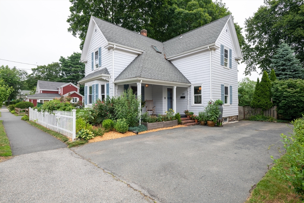 121 Linden St