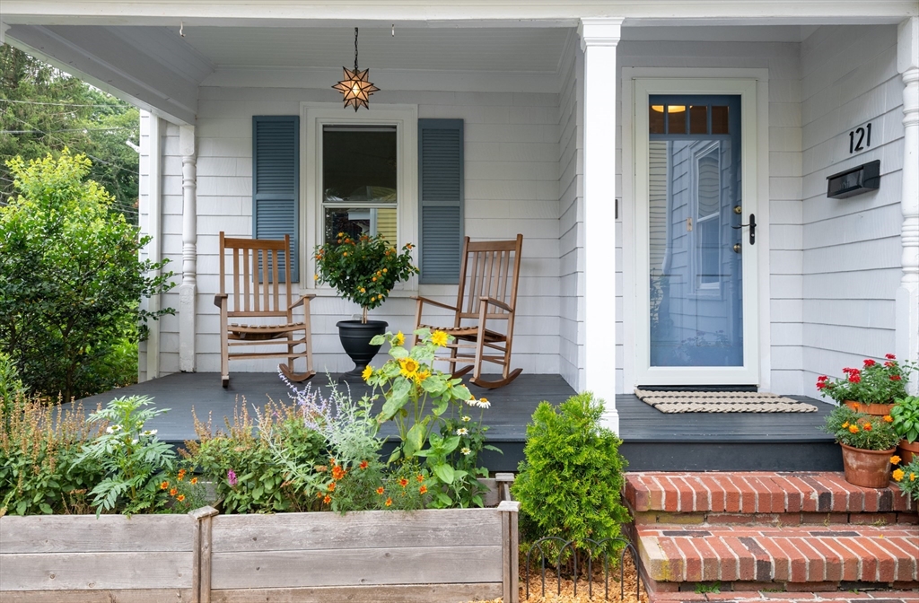 121 Linden St