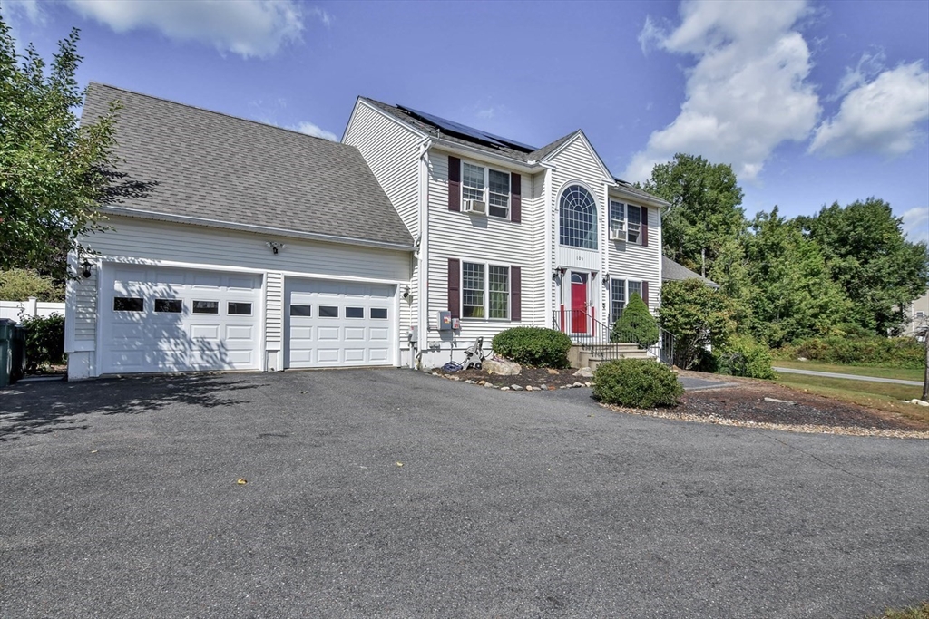 109 Macintosh Ln