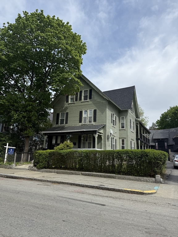39 Woodland St