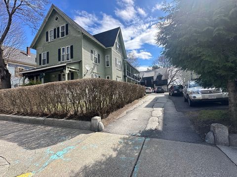 39 Woodland St Worcester MA 01610