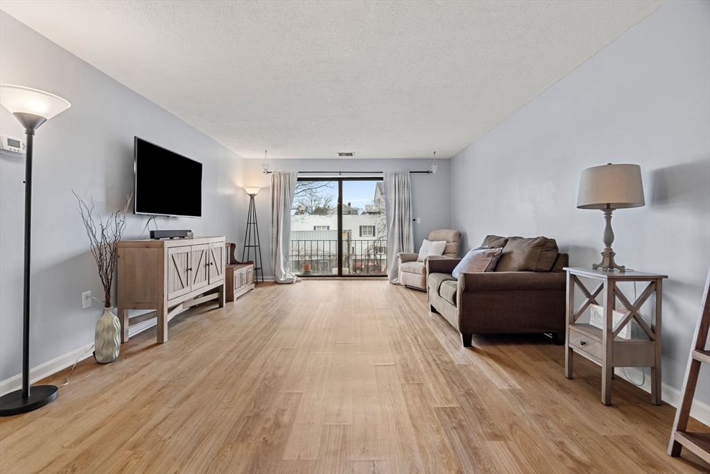 404 Broadway 208