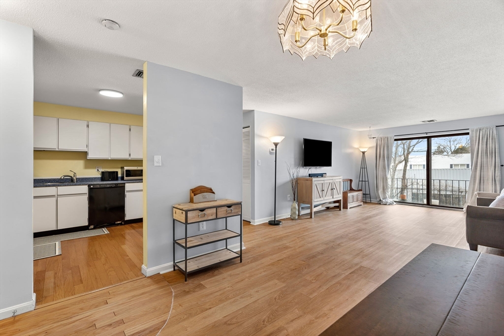 404 Broadway 208