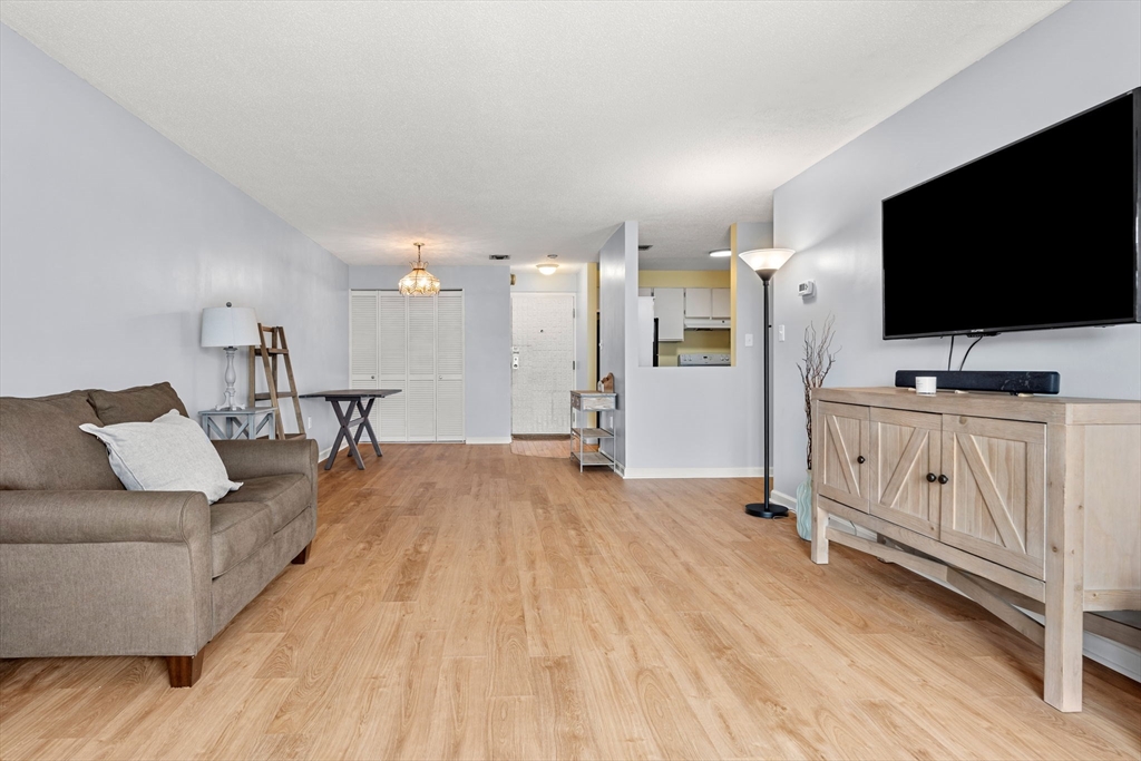 404 Broadway 208