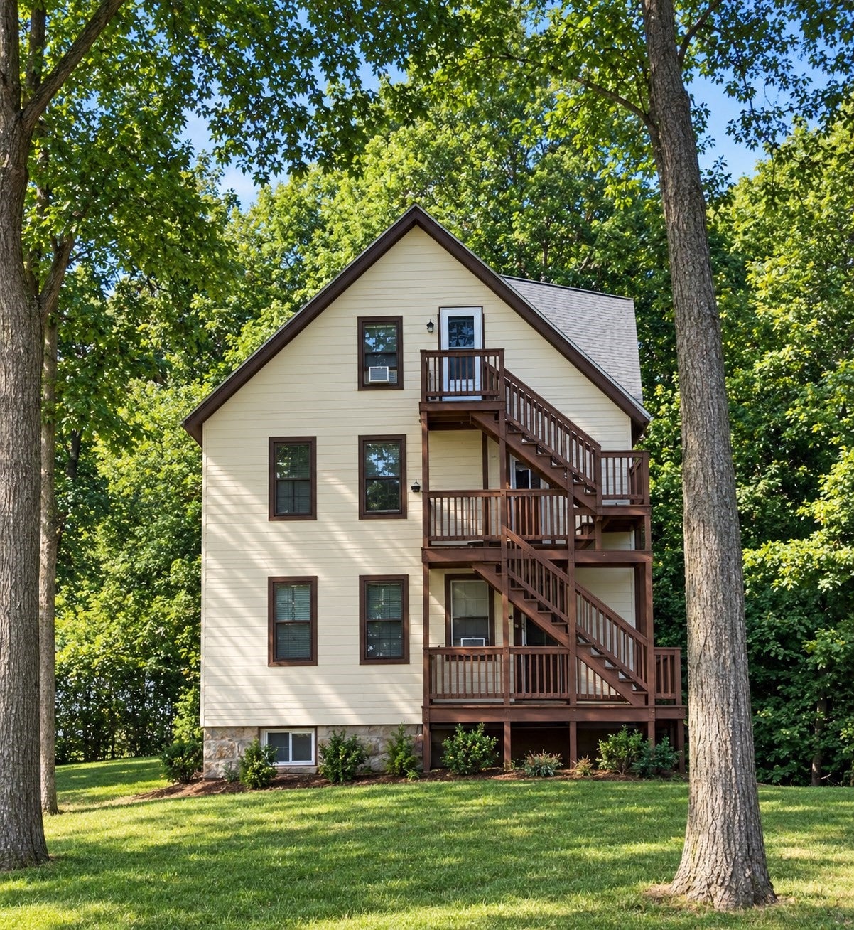 2 Meadow St, Holyoke, MA, 2 Meadow St, Holyoke, MA Photo #1