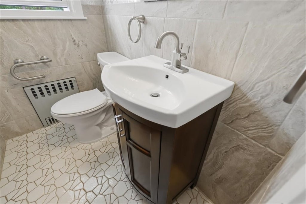 18 Picard Court, Swansea, MA Photo #22