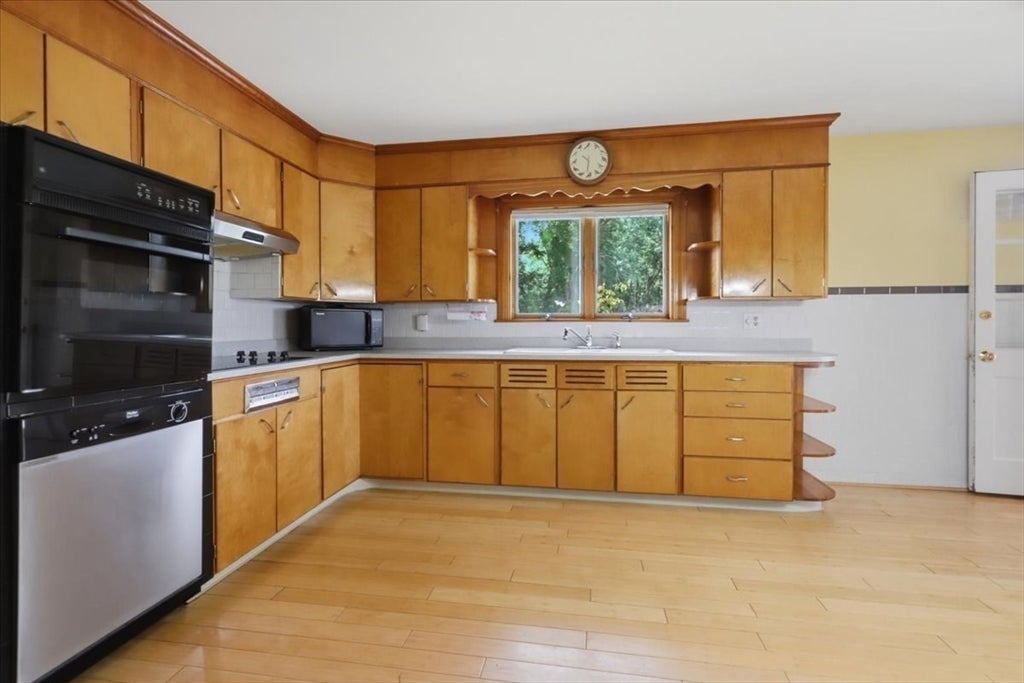 18 Picard Court, Swansea, MA Photo #9