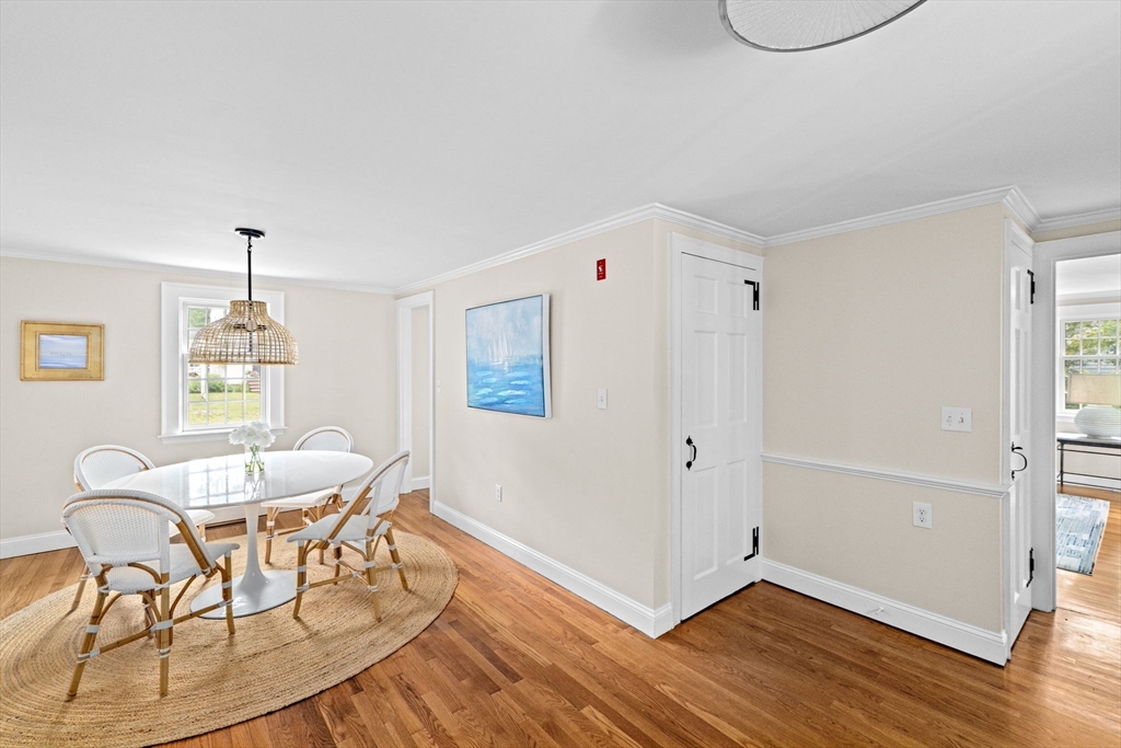12 Forest Ln