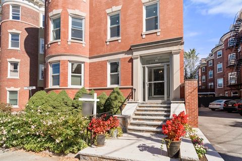 Photo of 359 Tappan St #2, Brookline, MA 02445 (MLS # 73440557)