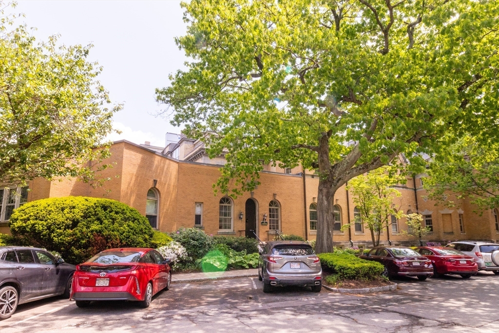 60 E Glen Rd 306