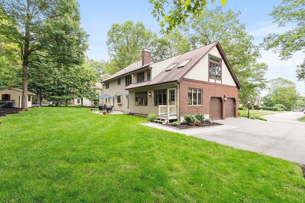 15 Saxon Ln