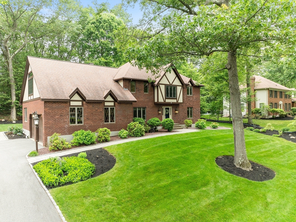 15 Saxon Ln
