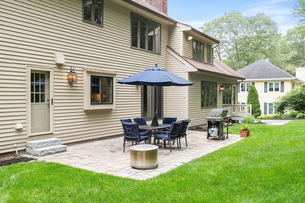 15 Saxon Ln