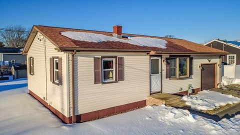 Photo of 925 Allen St, Dartmouth, MA 02747 (MLS # 73476659)