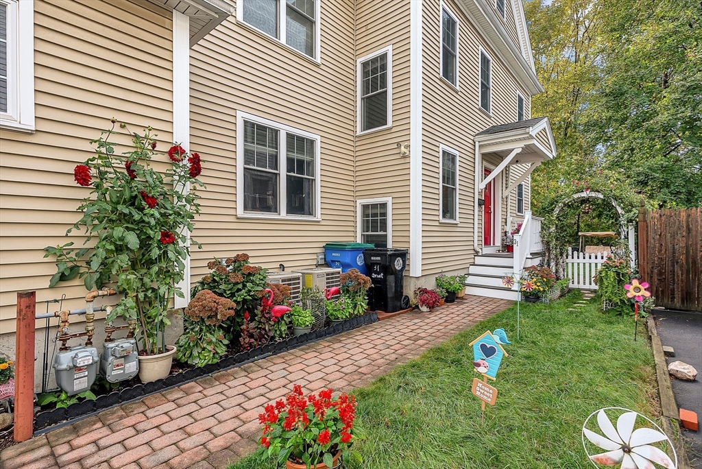 31 Grant Ave 31