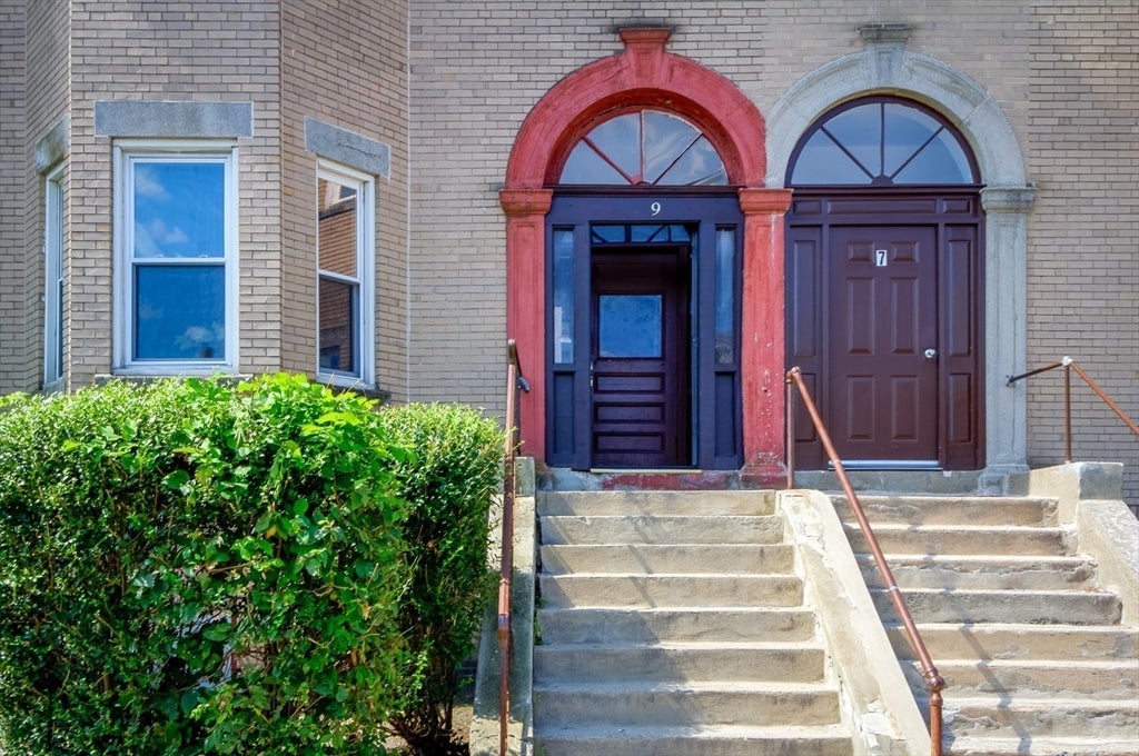 9 Forbes St