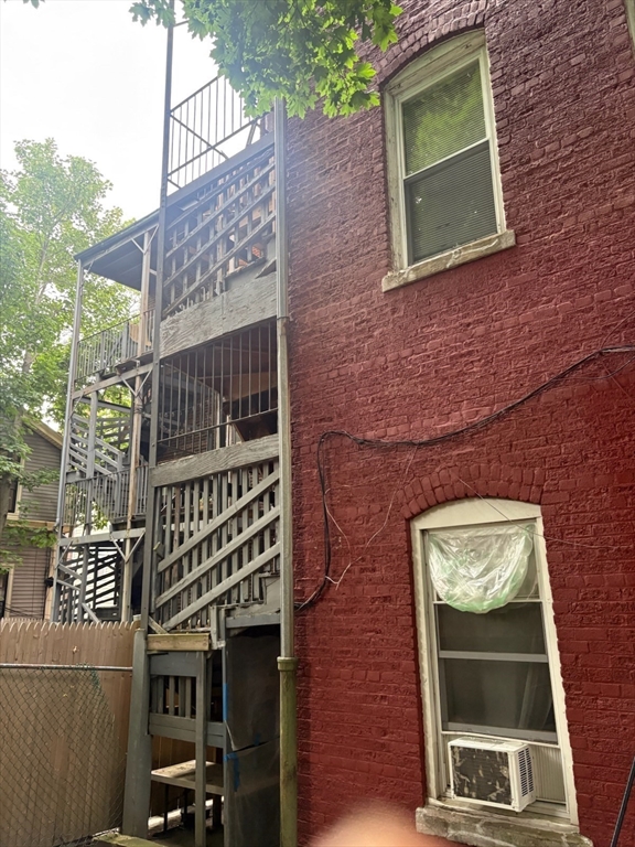 9 Forbes St