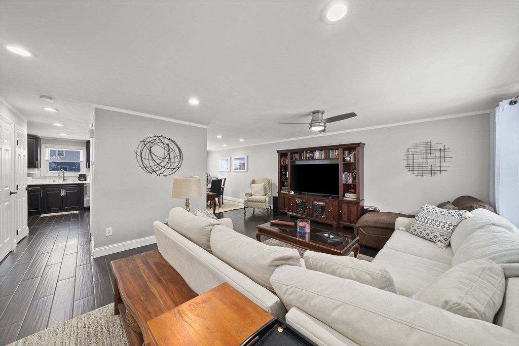 4F Franklin Square 4F