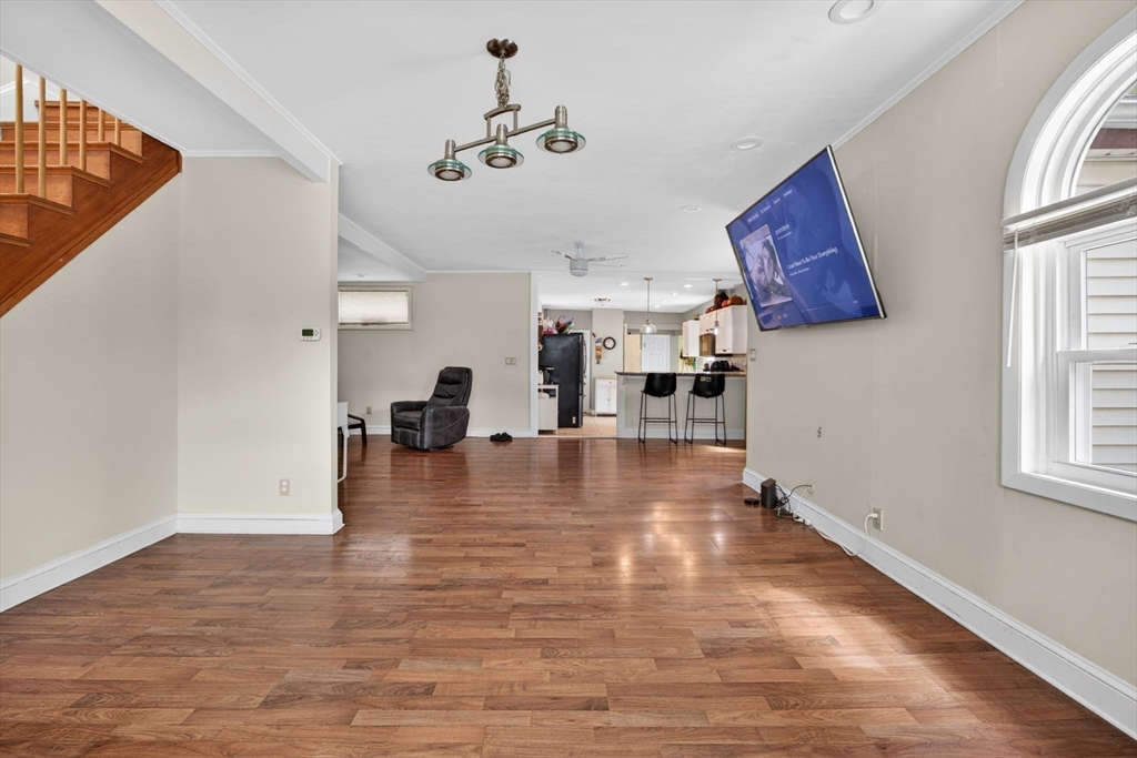 8 Essex St