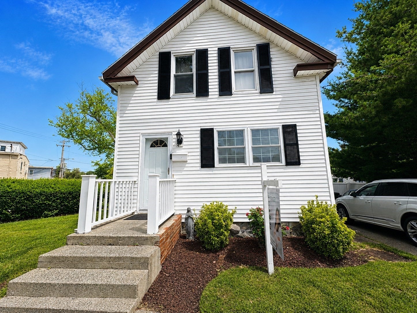 8 Essex St