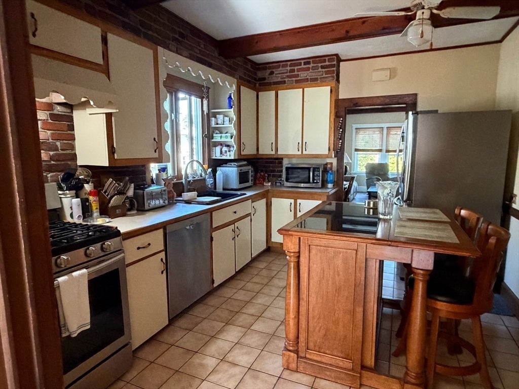 30 Atlas St, Fairhaven, MA, 30 Atlas St, Fairhaven, MA Photo #2