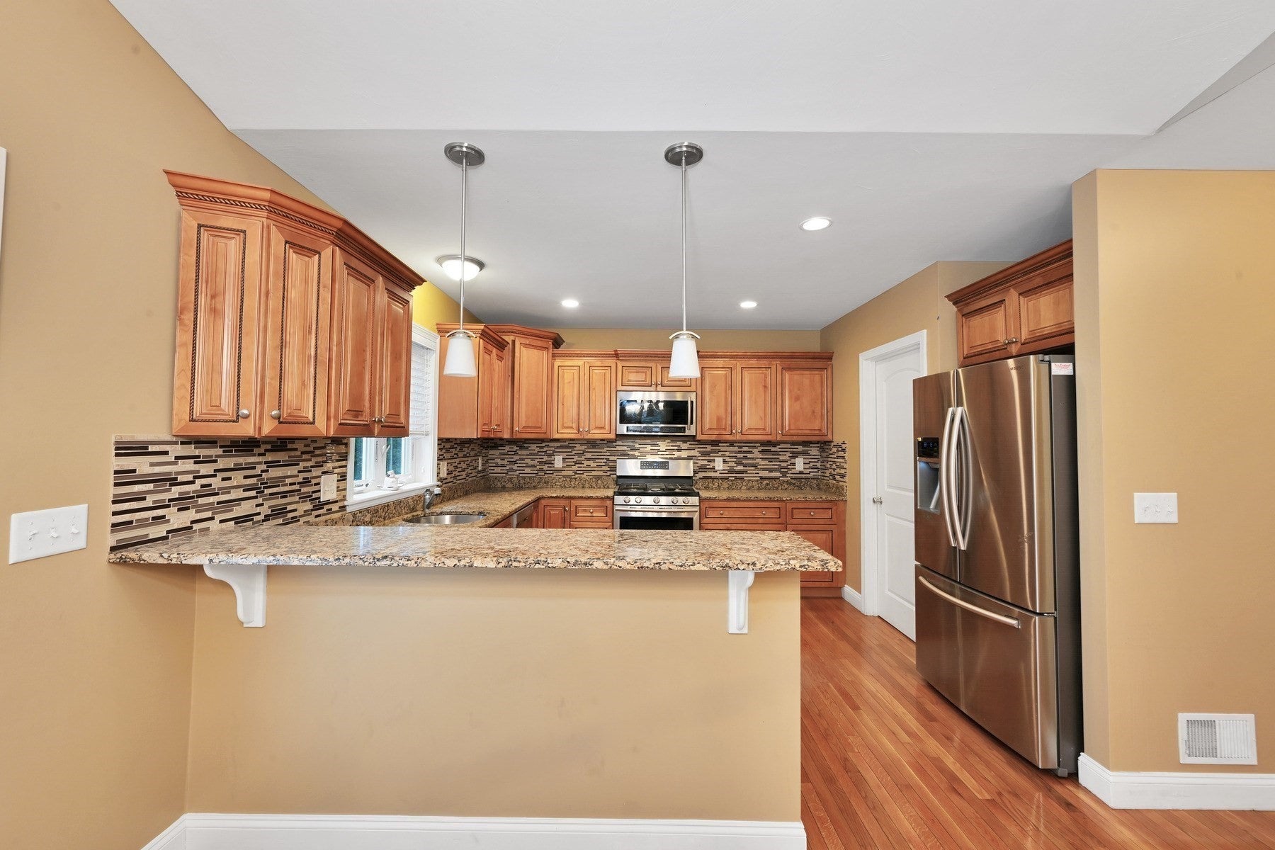 55 Surrey Ln #55, East Bridgewater, MA, 55 Surrey Ln #55, East Bridgewater, MA Photo #5