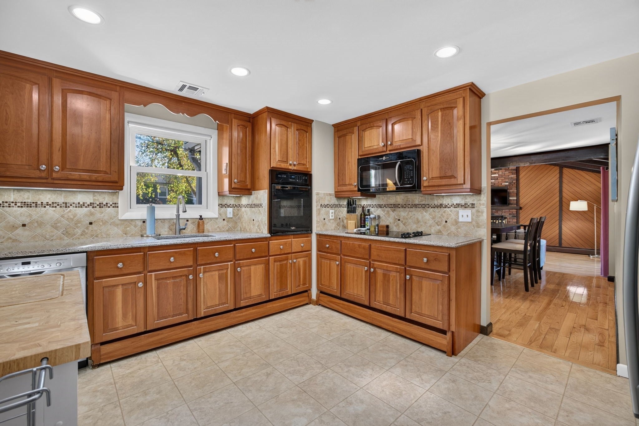 23 Birch Rd, Waltham, MA Photo #7