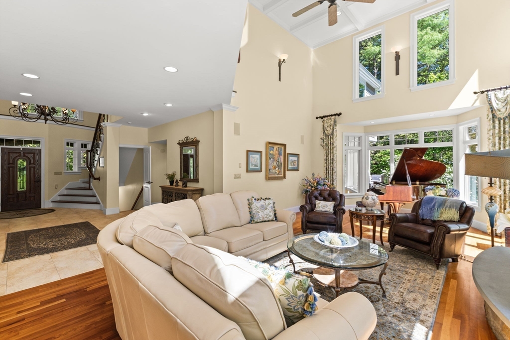 4 Furlong Cir