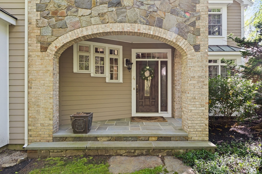 4 Furlong Cir