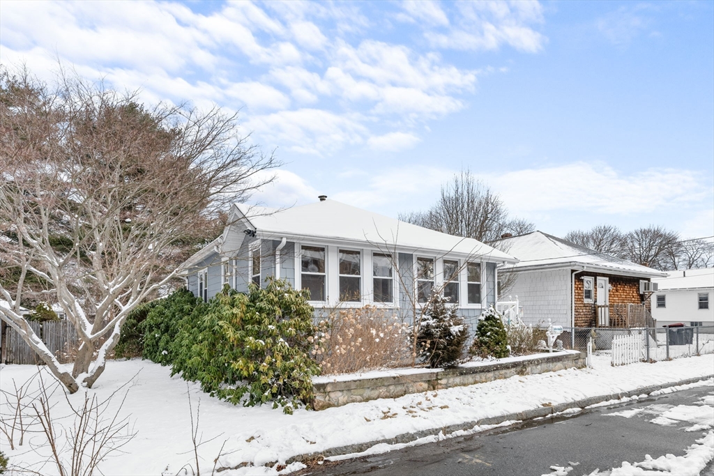 53 Clifford Ave